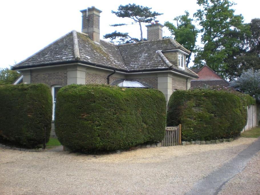 Beautiful Gate House A 4 Minute Walk From Beach บอกเนอร์รีจิส ภายนอก รูปภาพ